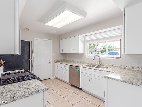 4th image of 3002 W MARIPOSA Street