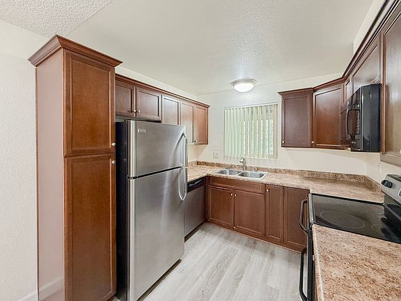 4th image of 7516 Parkway Dr APT 2C