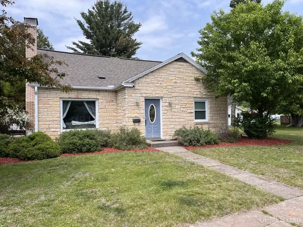 1028 W Hughitt St, Iron Mountain, MI 49801