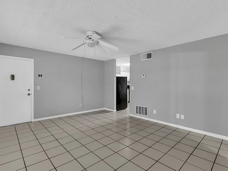 1629 W Oak Ridge Rd #D — Photo 6