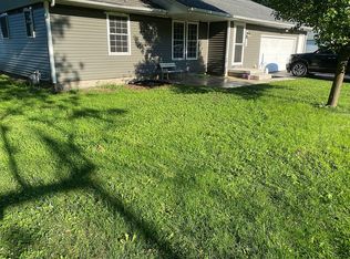 304 S Locust St, Maroa, IL 61756