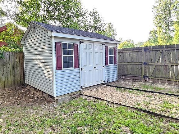 5th image of 379 Moncuin Ct