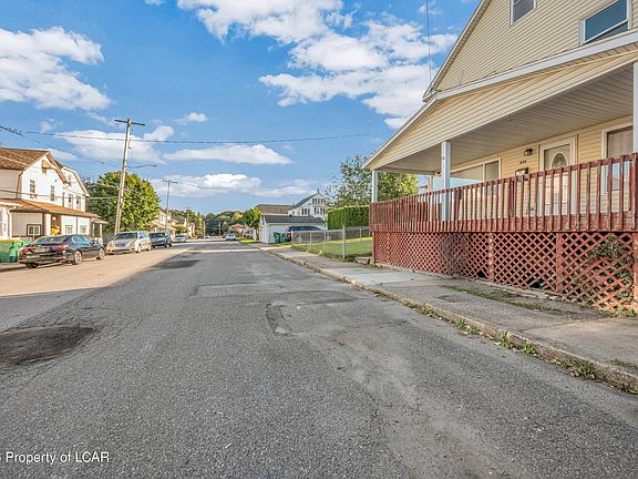 4th image of 428 Park St