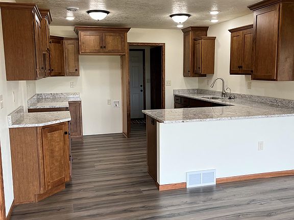 3rd image of 3614 Lincoln Ave
