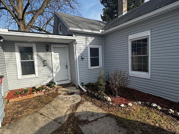 4th image of 600 E East St