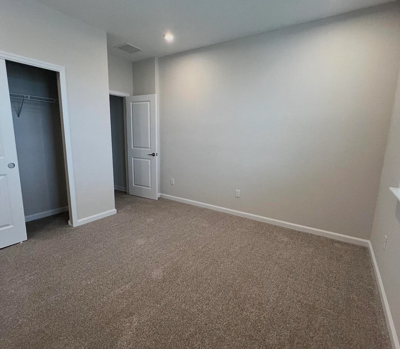 4 bed, 3.0 bath, 2307 sqft, $2,800 — Photo 4