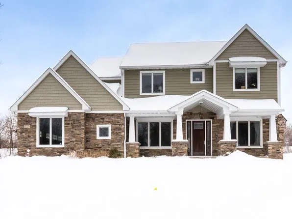 37271 Timberview Ln, Farmington Hills, MI 48331