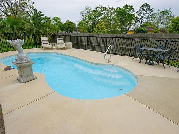 2nd image of 605 Tanglewood Dr