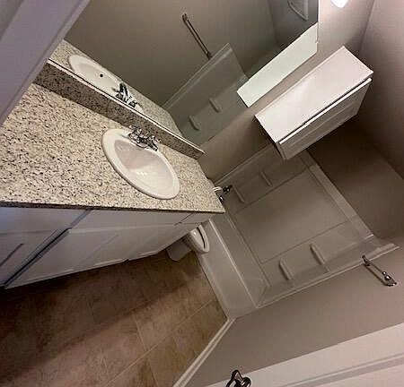 3rd image of 502 Fontaine Ct