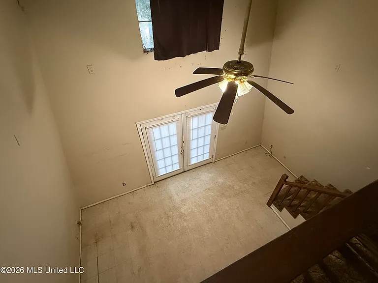 9907 Cedarcliff Dr — Photo 32