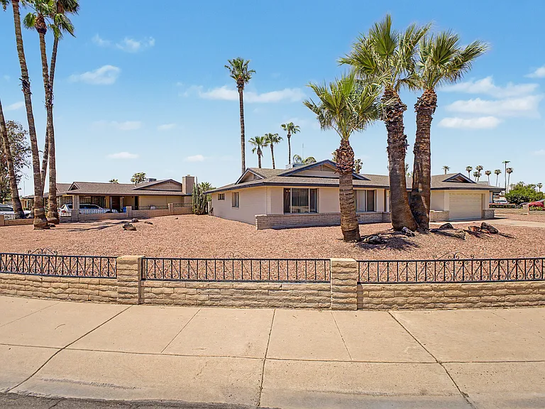 4016 W Hayward Ave — Photo 2