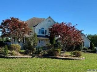 48 Roberts Path, Wading River, NY 11792
