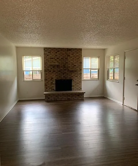 1519 W Mountain Ave — Photo 4