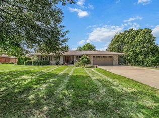 639 Hillcrest Rd, Midland, MI 48640