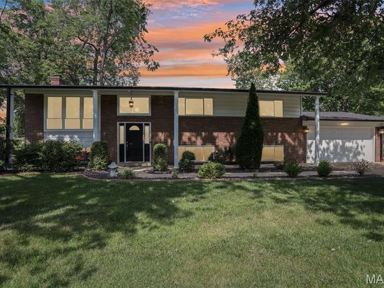 10637 Roxanna Dr, Saint Louis, MO 63128