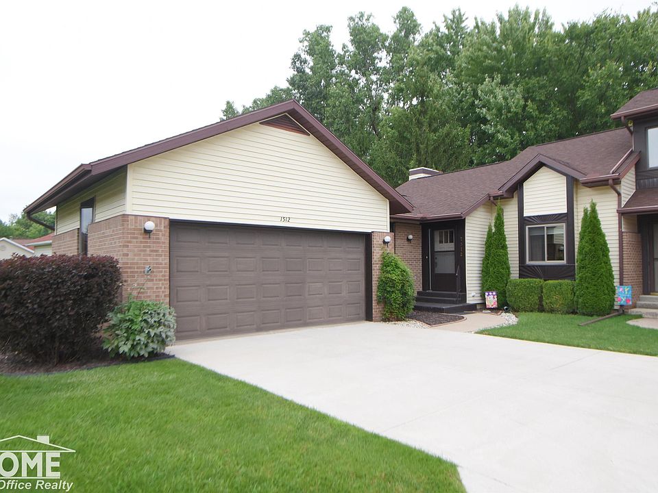 1st image of 1512 Hiawatha Dr