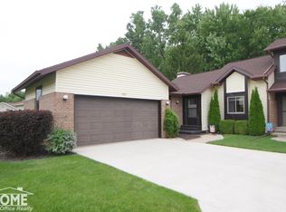 1512 Hiawatha Dr, Owosso, MI 48867