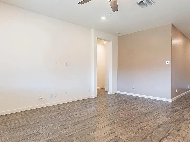 2811 W Pollack St — Photo 9