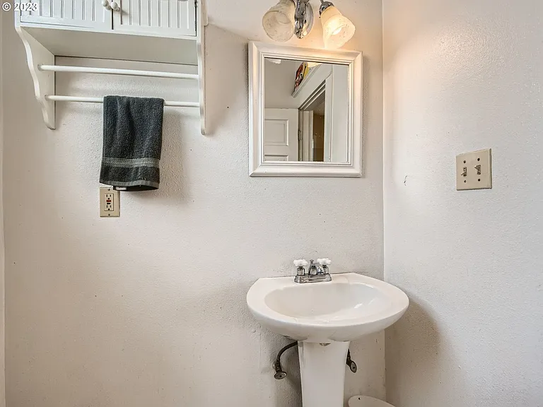 3018 SE 7th Ave — Photo 9