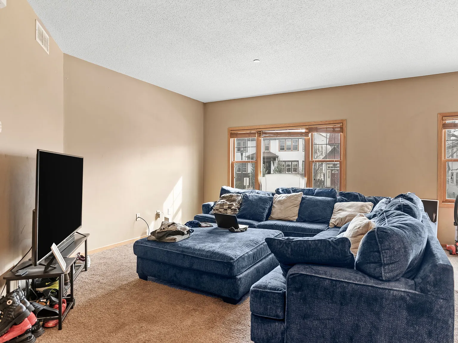 4 bed, 3.5 bath, 2000 sqft, $2,975 — Photo 3