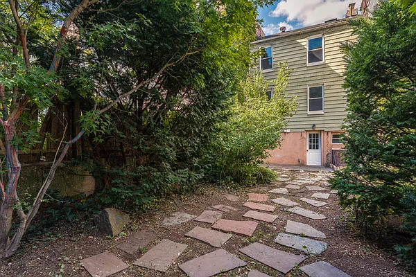 Rented by Dixon Advisory USA Inc. | media 28