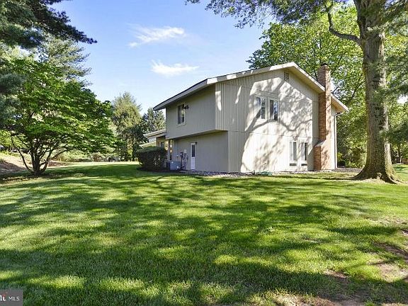 4th image of 11213 Blackhorse Ct