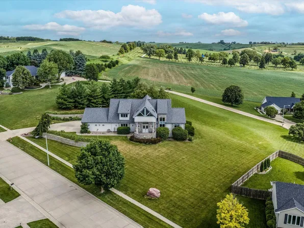 211 Fischer Dr, Woodbine, IA 51579