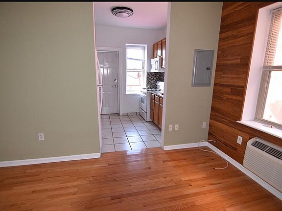 4th image of 6 S 46th St APT 000004