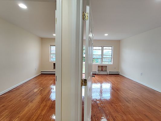 4th image of 716 E 96th St #2A