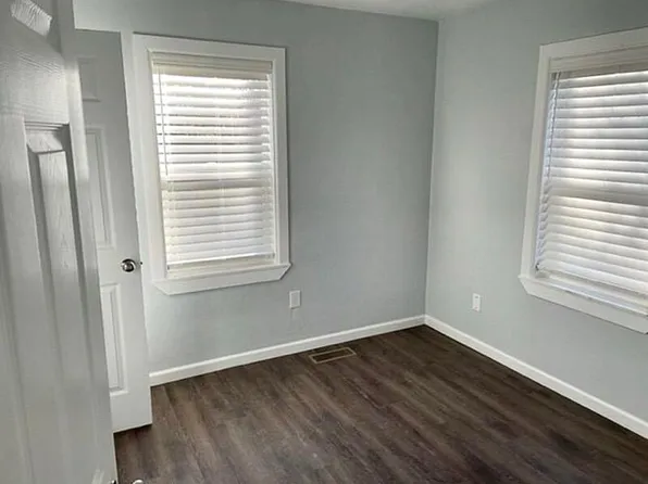 2122 W Wall West Street, Springfield, MO 65802