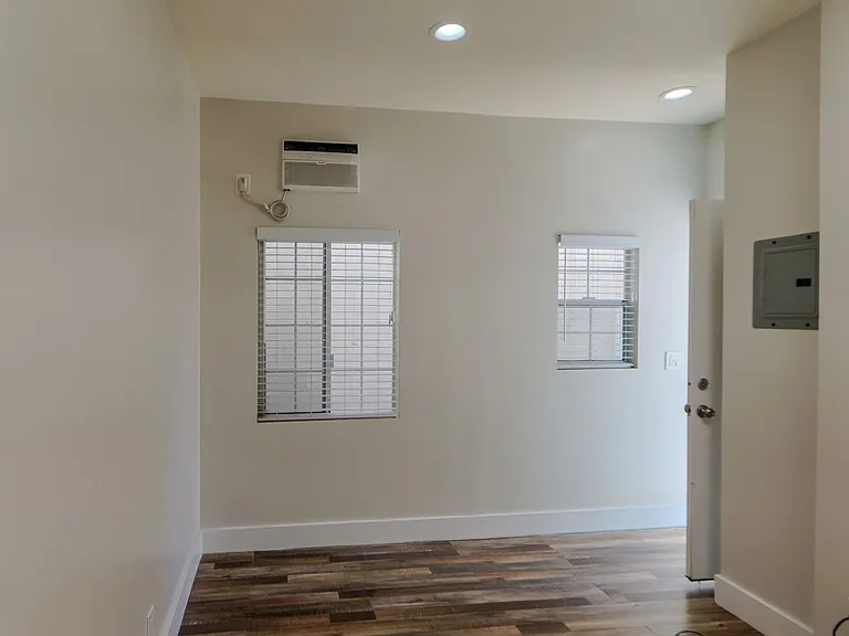 Garfield Avenue Apartments — Photo 58