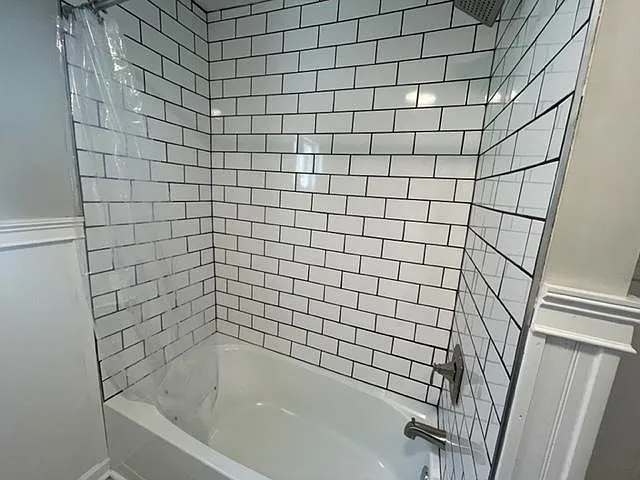 122 E Scott St — Photo 13
