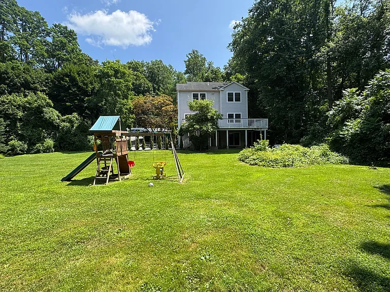 275 Croton Dam Rd — Photo 1