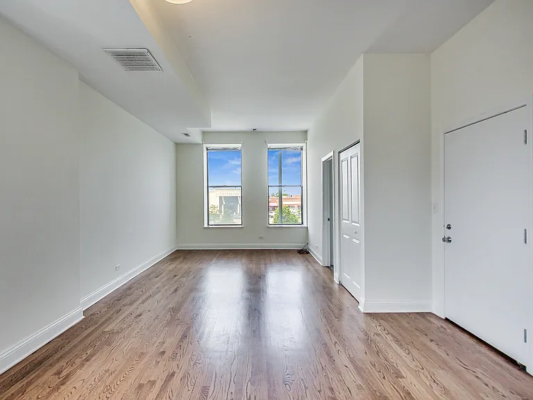 1701 N Sheffield Ave #201 — Photo 2