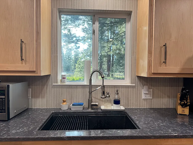 16712 Glenshire Dr — Photo 4
