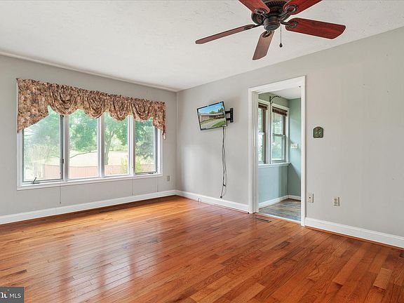 5th image of 263 Bowling Green Rd