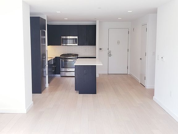 4th image of 535 W 43rd St APT N12f