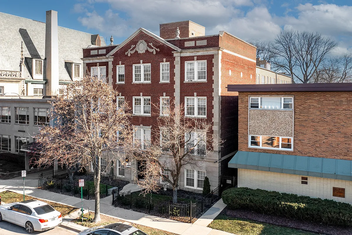 Building Photo - Pleasant Oak