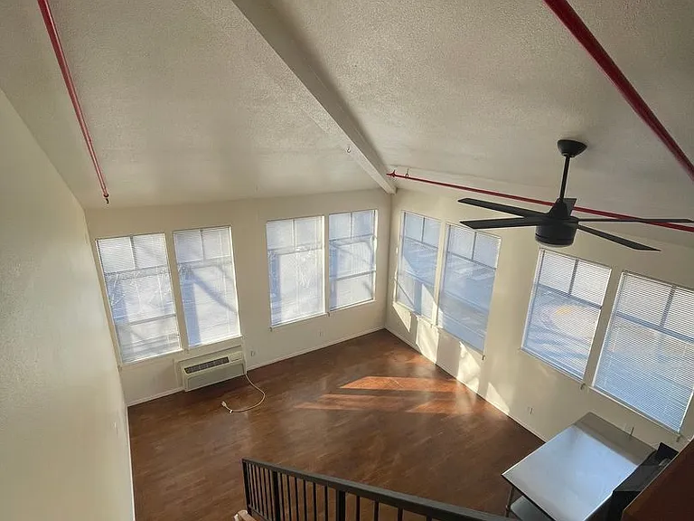 Everett Station Lofts — Photo 24