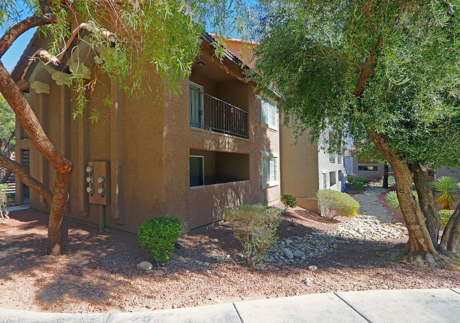 Fantastic 2 Bedroom Condo! — Photo 3