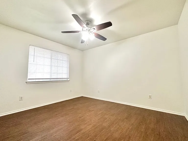 2520 W Prairie St — Photo 13