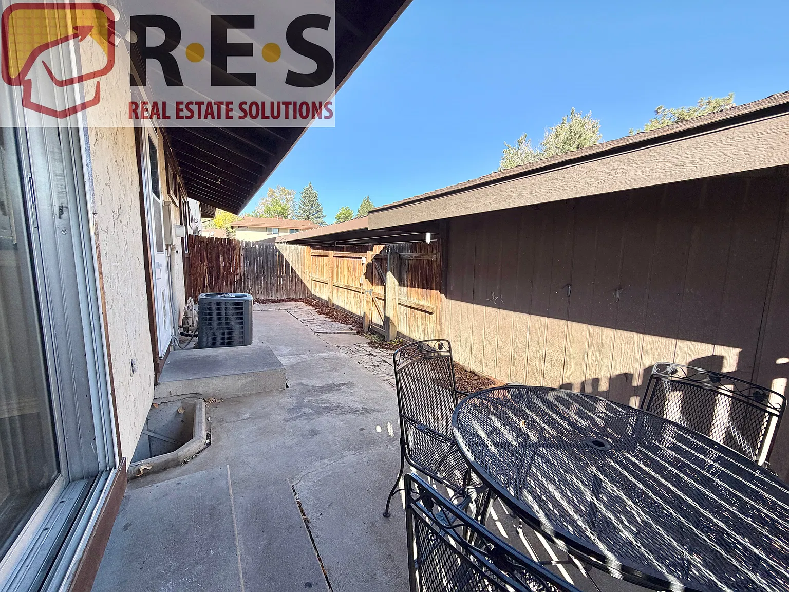 5 bed, 2400 sqft, $2,795 — Photo 3