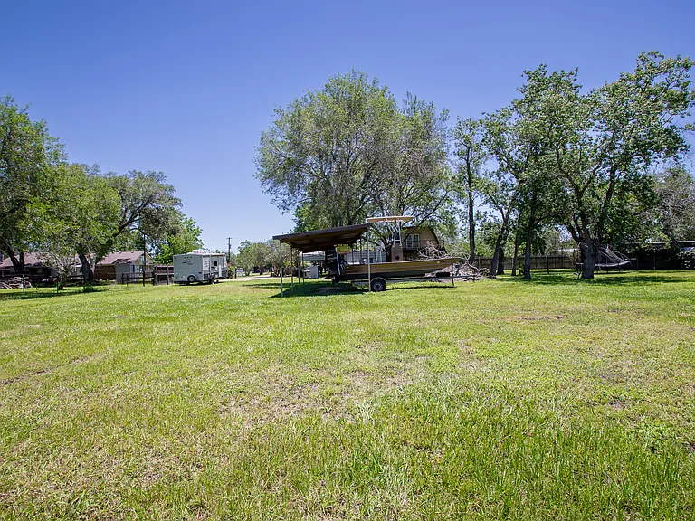 108 Russell Rd — Photo 3