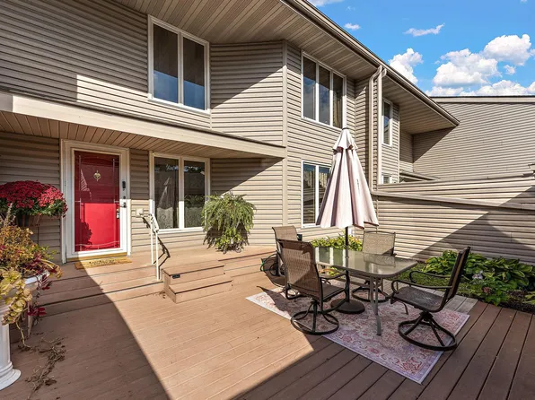 437 County Road C W, Roseville, MN 55113