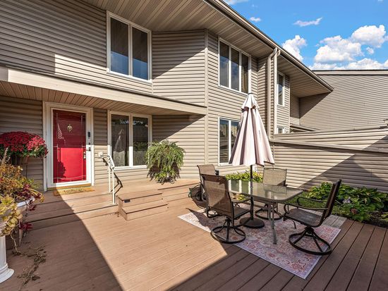 437 County Road C W, Roseville, MN 55113