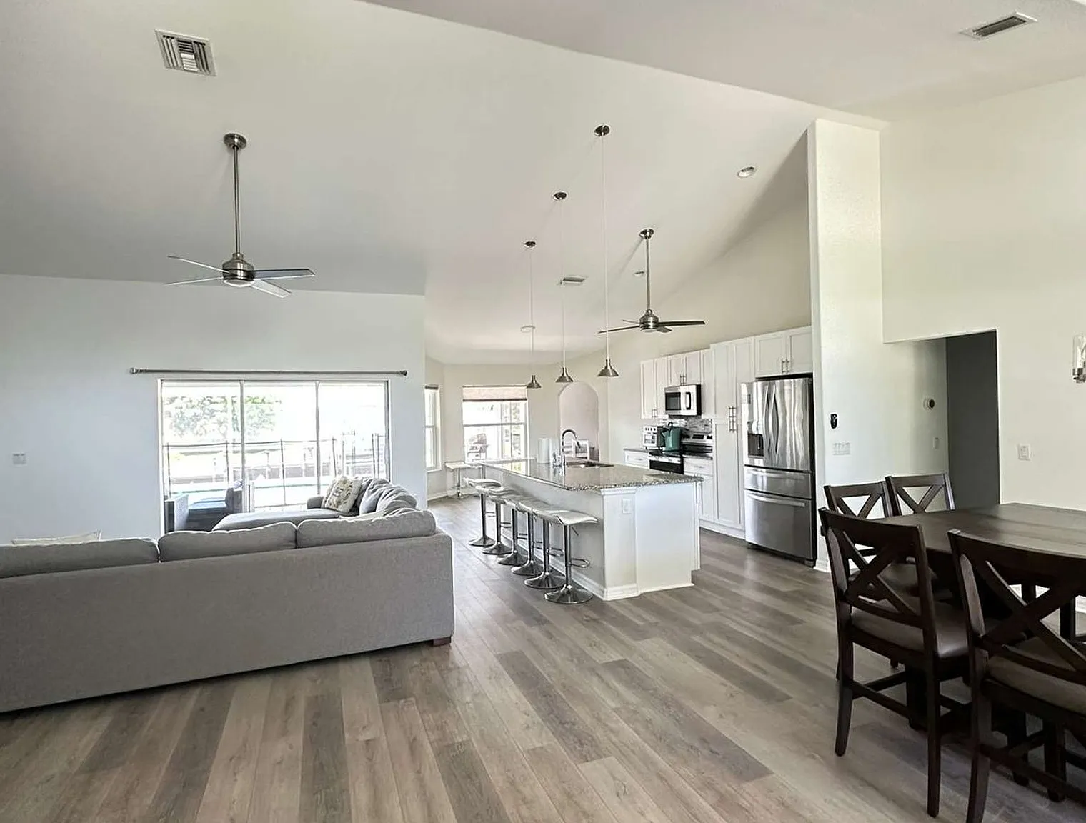 4 bed, 2.0 bath, 2497 sqft, $10,380 — Photo 1
