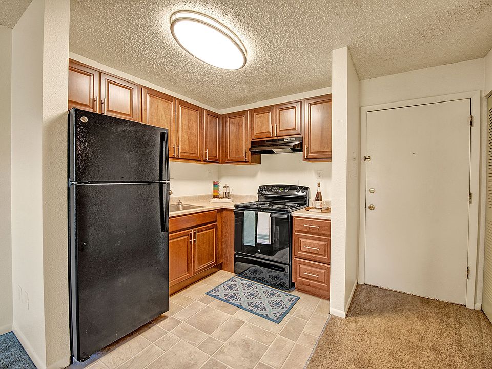 Austin Park Kitchen & Entry Way