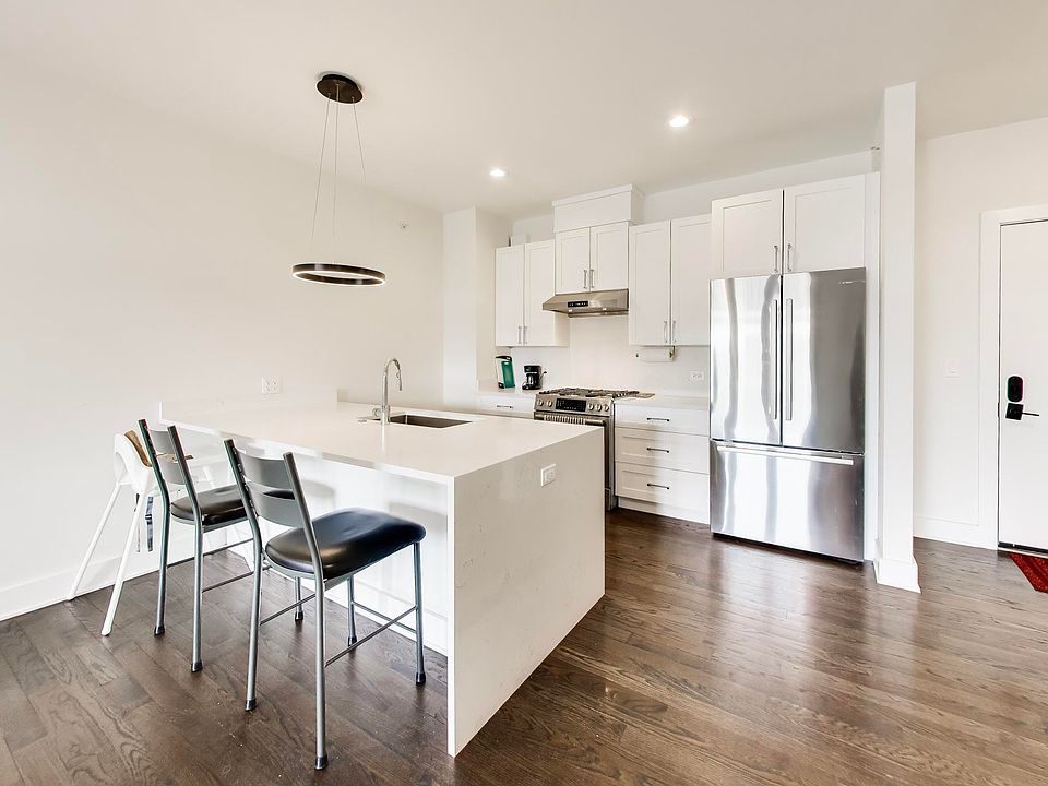 1st image of 3001 N Southport Ave #403