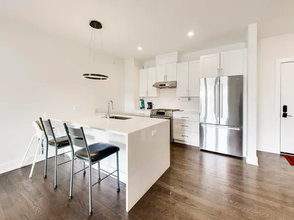 3001 N Southport Ave #403, Chicago, IL 60657