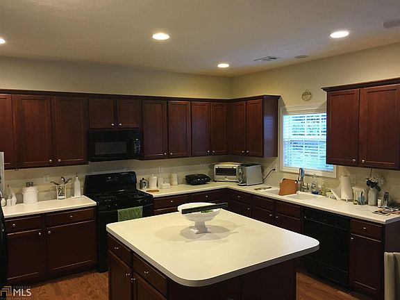 3rd image of 550 Teller Way